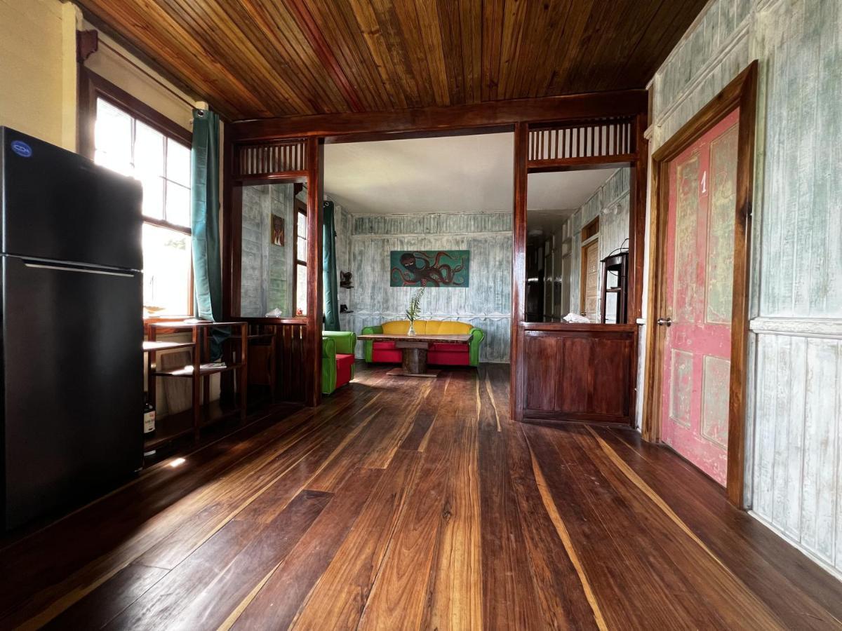 Old Bocasso Hostel Bocas Town Bagian luar foto